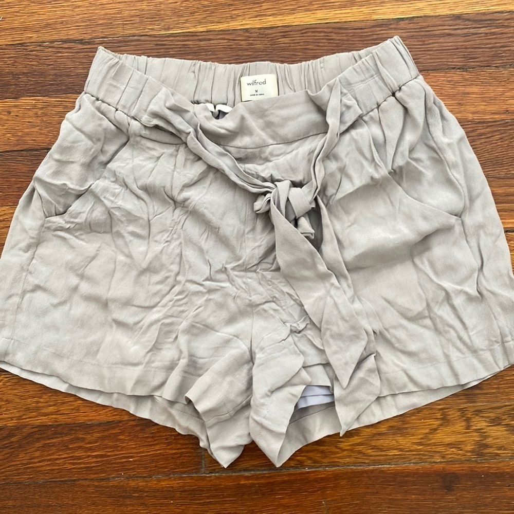 Aritzia Wilfred Grey Shorts